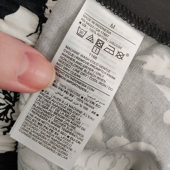 Old Navy Playa Shorts - Picture 4 of 4